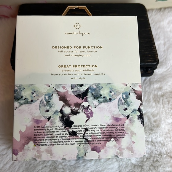 Nannette Lepore Cristal AirPod’s Pro Case.  NWT - Picture 3 of 4